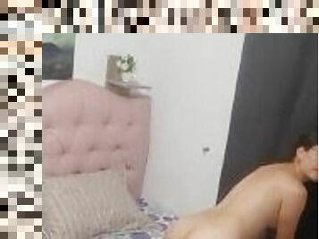 papà, vibratori-fissabili-al-corpo, ragazze-giovani, lesbiche, rosse, stanza-da-letto, belle, feticci, paparini, orsacchiotti