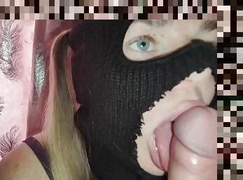 She sucks and licks untill shooting cumshot????????