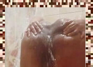 SEXY PREGNANT BBW MAKING HER FAT BOOTY CLAP AND SPLASH IN THE SHOWER