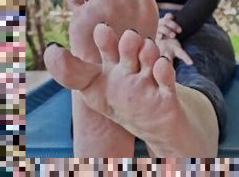 Devote yourself to these Feet