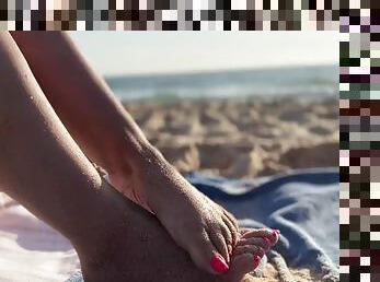 nudisti, allaperto, pubblici, amatoriali, mammine-mature, giovanissime, massaggi, spiaggia, piedi, provocatorie