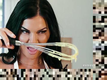 The Slutty Chef Jasmine Jae makes me horny!