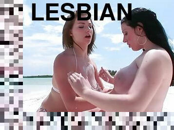 tetas-grandes, al-aire-libre, lesbiana, juguete, indio, playa, trío, cuarteto, cabalgando, bikini