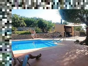 Amateur wife with big ass is very hot for hard fucking in the pool