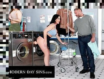 MODERN-DAY SINS - MILF Jennifer White Almost Caught Getting CREAMPIED By Charles Dera In Laundromat
